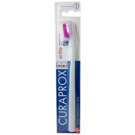 Curaprox Зубная щетка ортодонтическая с углублением curaprox curakid ck 4260 зубная щетка для детей от 0 до 4 лет